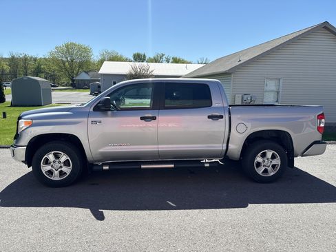 Used 2017 Toyota Tundra SR5 w/ SR5 Upgrade Package AWD/4WD image 6