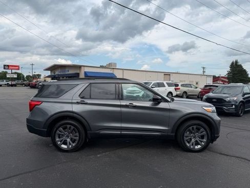 Used 2023 Ford Explorer XLT w/ Equipment Group 202A AWD/4WD image 6