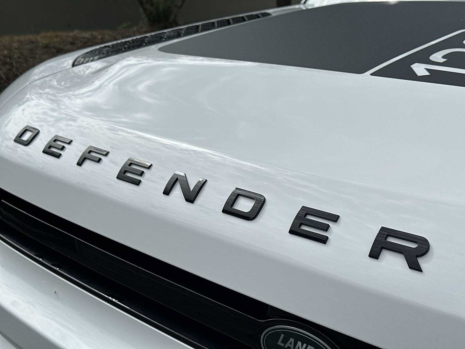 Used 2024 Land Rover Defender 130 X-Dynamic SE AWD/4WD image 11