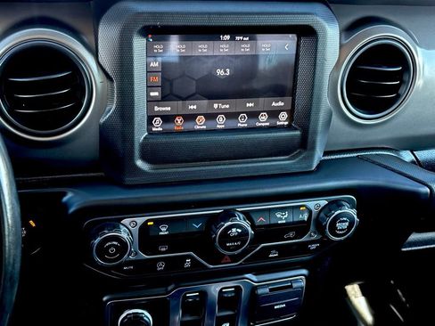 Used 2022 Jeep Wrangler Willys image 18