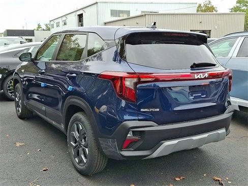 New 2026 Kia Seltos LX image 2