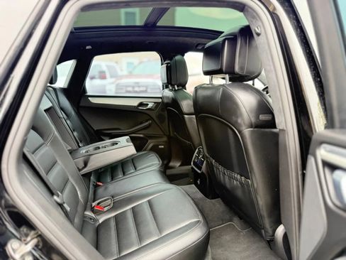 Used 2018 Porsche Macan Turbo image 30