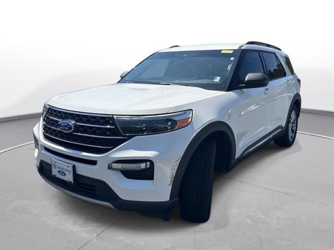 Used 2020 Ford Explorer XLT w/ Equipment Group 202A RWD image 2