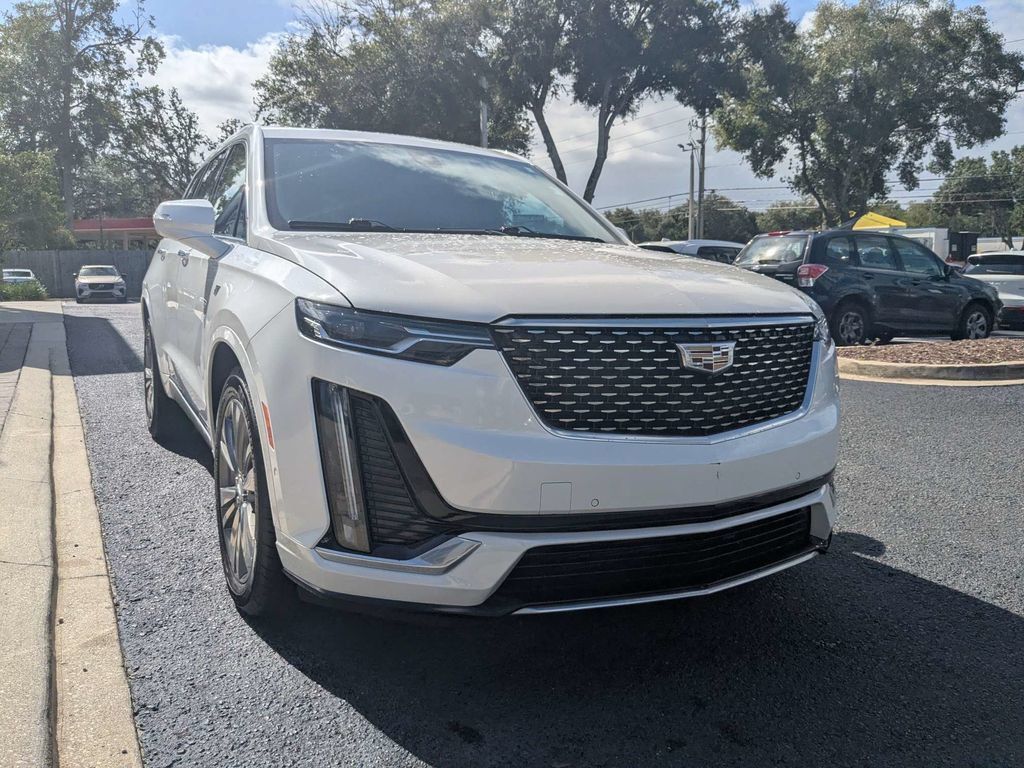 Used 2021 Cadillac XT6 Premium Luxury FWD image 8