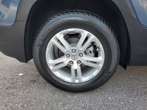 Used 2024 GMC Terrain SLE w/ Driver Convenience Package FWD image 5