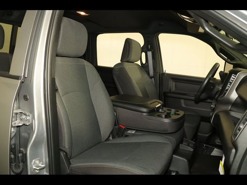 Used 2024 RAM 2500 Tradesman w/ Chrome Appearance Group image 22