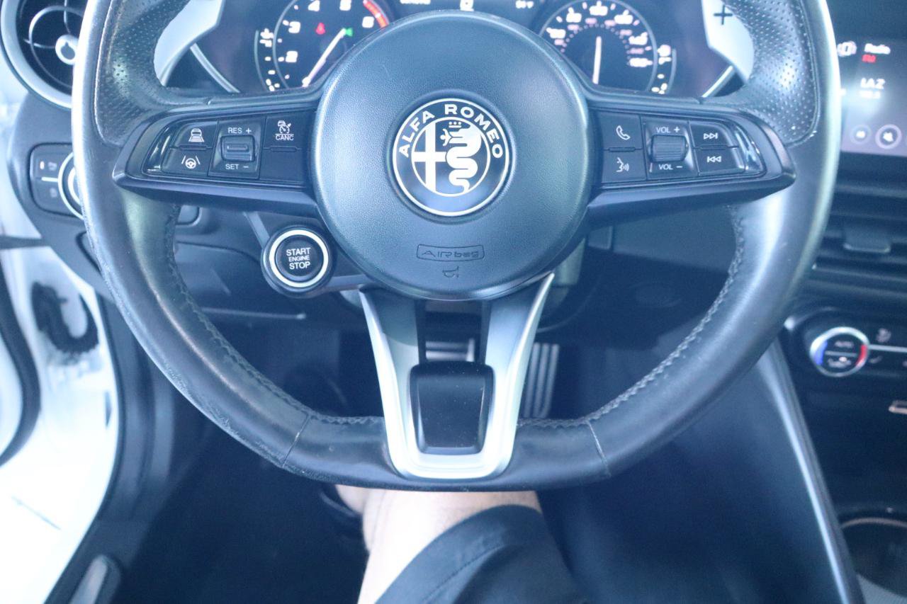 Used 2023 Alfa Romeo Giulia Veloce RWD image 20