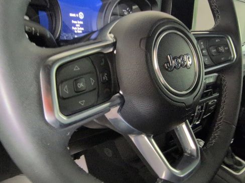 Certified 2025 Jeep Wrangler Unlimited Sahara w/ Safety Group AWD/4WD image 21