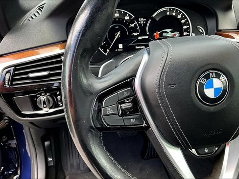 Used 2019 BMW 530e xDrive w/ Luxury Seating Package AWD/4WD image 11