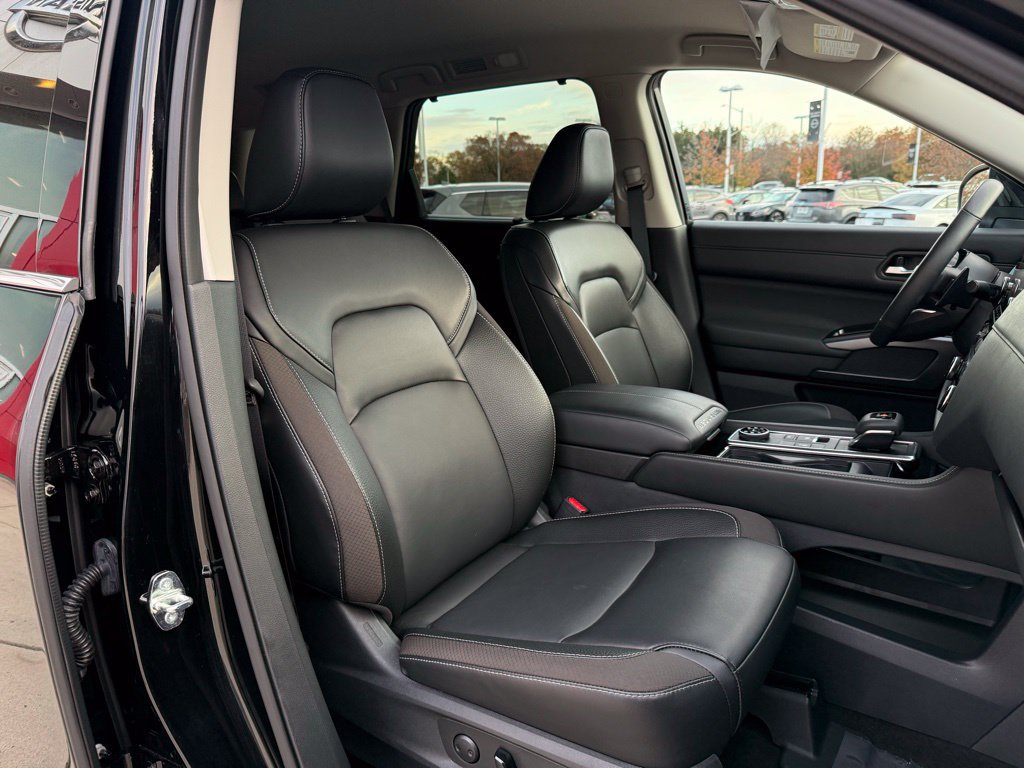Certified 2024 Nissan Pathfinder SL AWD/4WD image 32