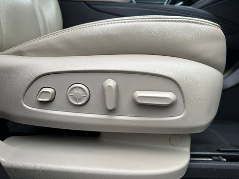 Used 2020 Buick Enclave Premium w/ Sun and Sites Package image 32