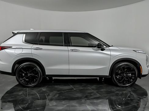 Used 2024 Mitsubishi Outlander SE Black Edition FWD image 10