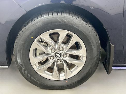 Used 2024 Toyota Sienna XLE FWD image 30
