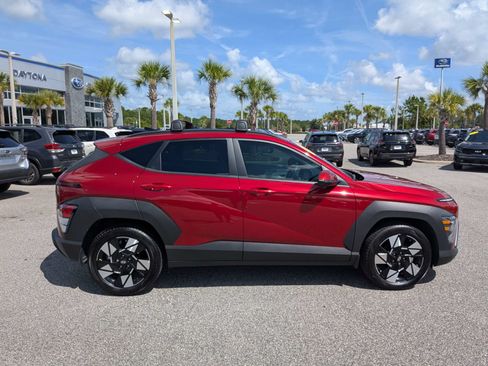 Used 2025 Hyundai Kona SEL FWD image 3