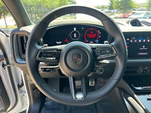 Used 2025 Porsche Cayenne Turbo AWD/4WD image 19