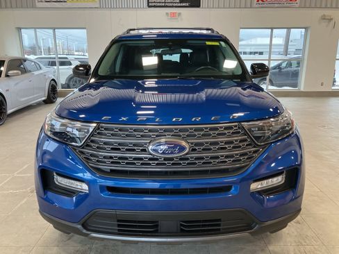 Used 2022 Ford Explorer XLT w/ Equipment Group 202A image 2
