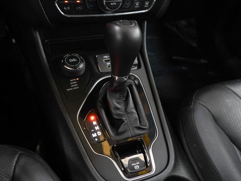 Used 2020 Jeep Cherokee Limited AWD/4WD image 23