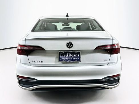 Certified 2023 Volkswagen Jetta SE w/ Panoramic Sunroof Package FWD image 7