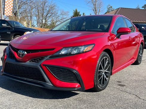 Used 2021 Toyota Camry SE FWD image 3