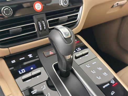 Certified 2026 Porsche Macan AWD/4WD image 34