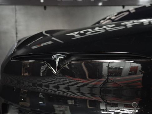 Used 2021 Tesla Model S Plaid image 4