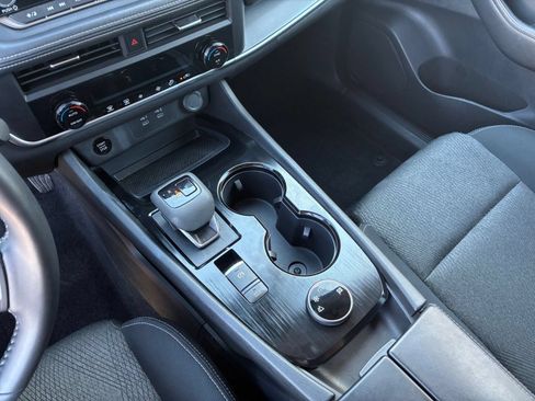 Used 2025 Nissan Rogue SV AWD/4WD image 43