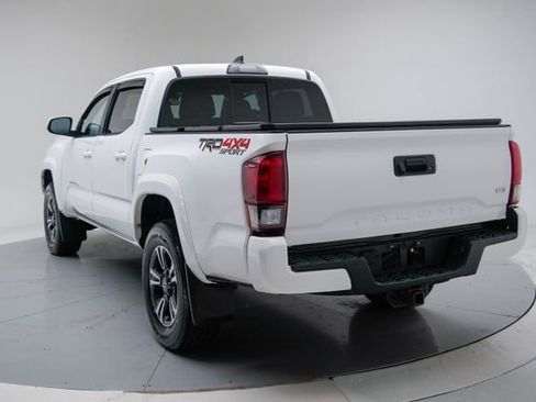 Used 2018 Toyota Tacoma TRD Sport AWD/4WD image 3