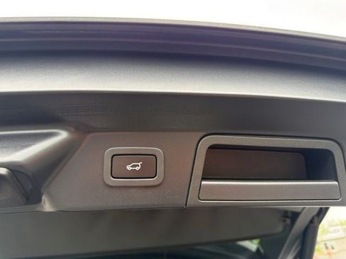 Used 2018 Land Rover Range Rover Velar R-Dynamic HSE AWD/4WD image 9