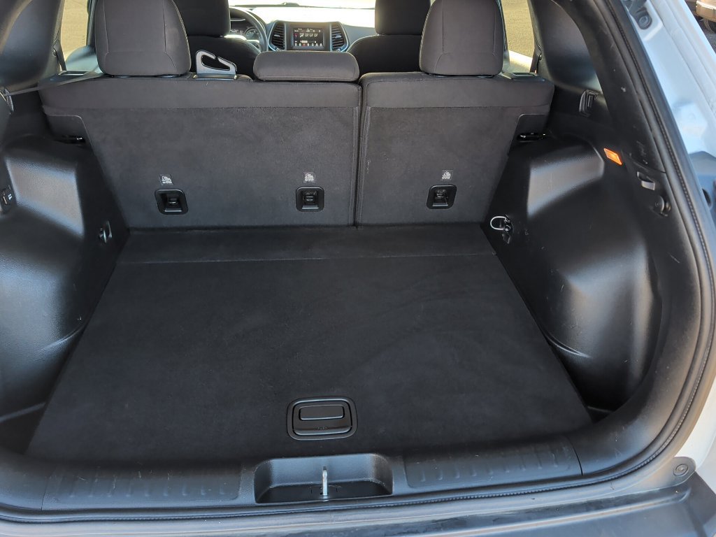 Used 2020 Jeep Cherokee Latitude FWD image 14
