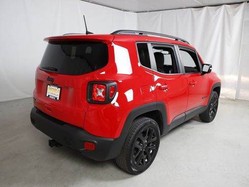 Used 2022 Jeep Renegade Altitude w/ Convenience Group AWD/4WD image 3