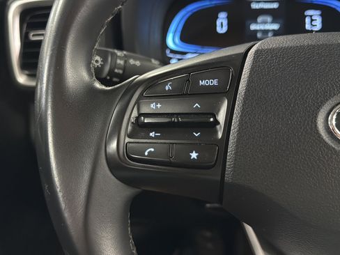 Used 2025 Hyundai Venue SEL FWD image 22
