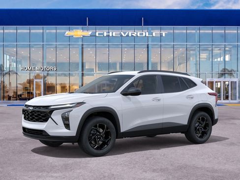 New 2026 Chevrolet Trax LT w/ Driver Confidence Package FWD image 2