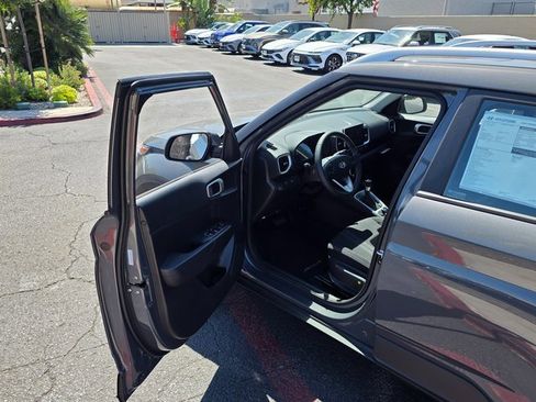 New 2025 Hyundai Venue SEL image 38