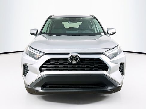 Used 2025 Toyota RAV4 XLE image 2
