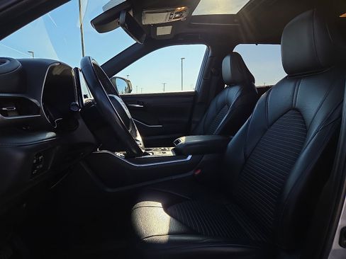 Used 2023 Toyota Highlander XSE image 17