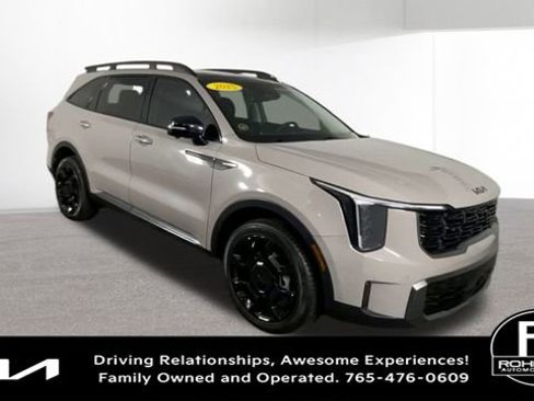 Used 2025 Kia Sorento SX image 2