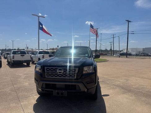 Used 2022 Nissan Frontier SV AWD/4WD image 6