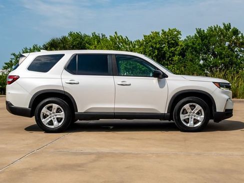 Certified 2023 Honda Pilot LX image 3
