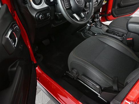 Used 2025 Jeep Gladiator Sport image 7