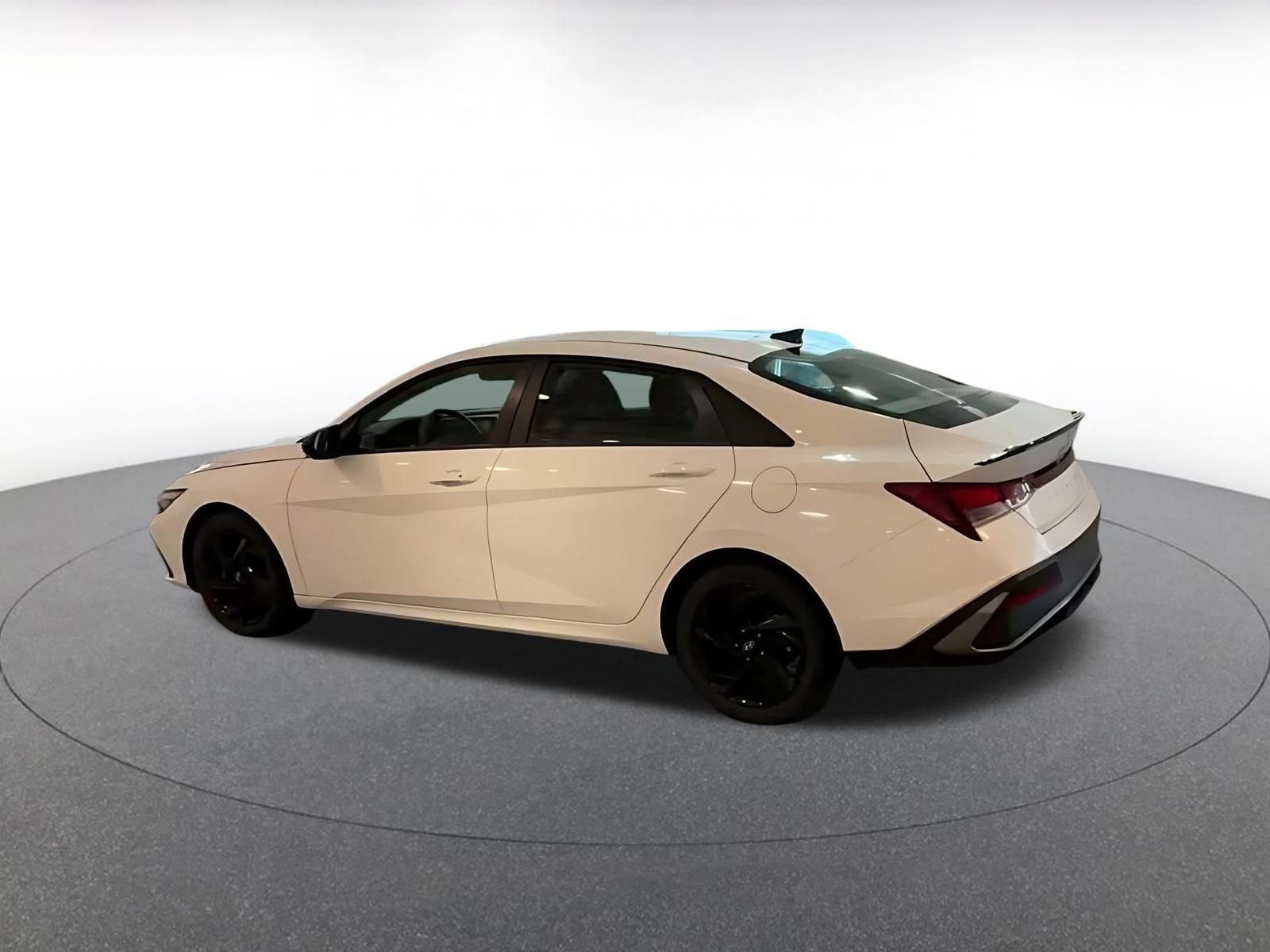 Used 2026 Hyundai Elantra Sport FWD image 4