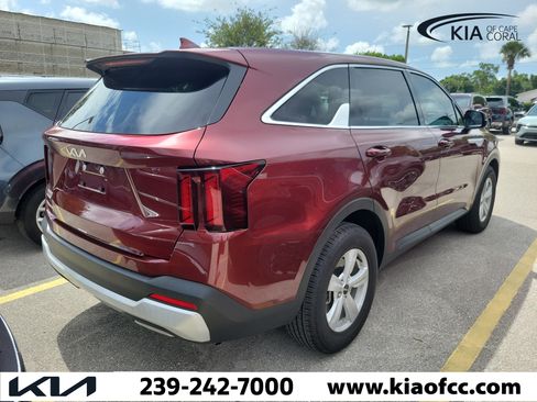 Certified 2025 Kia Sorento LX FWD image 10