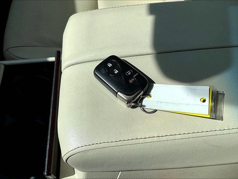 Used 2018 Lexus GX 460 Luxury w/ Preferred Accessory Package AWD/4WD image 35