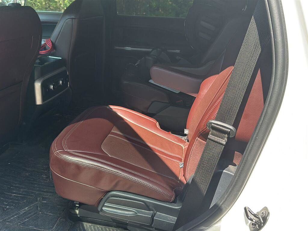 Used 2024 Ford Expedition Limited RWD image 5