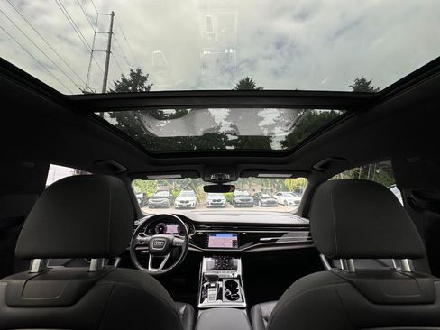 Used 2019 Audi Q8 Premium Plus w/ Premium Plus AWD/4WD image 17
