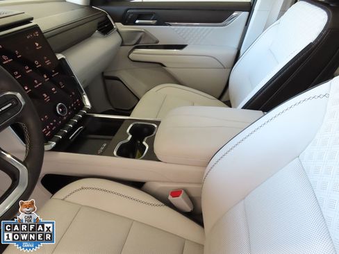 Used 2025 GMC Acadia Denali w/ Super Cruise Package image 23