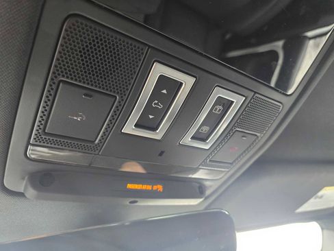 Used 2023 Land Rover Defender 110 X-Dynamic SE AWD/4WD image 34
