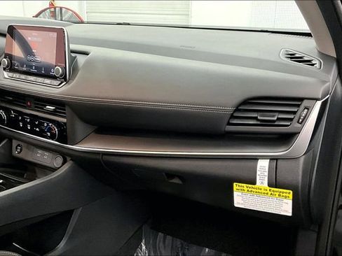 New 2025 Nissan Rogue S image 32