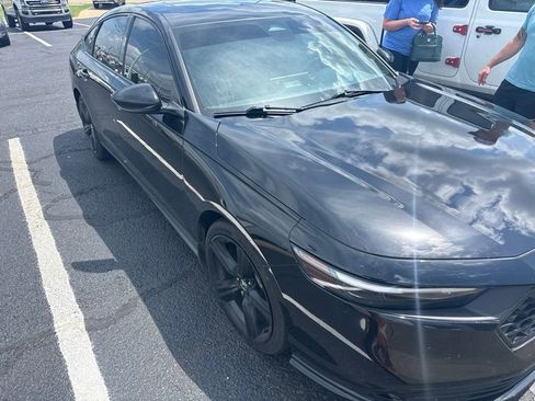 Used 2023 Honda Accord Sport image 2