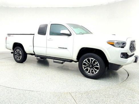 Used 2022 Toyota Tacoma TRD Sport image 3