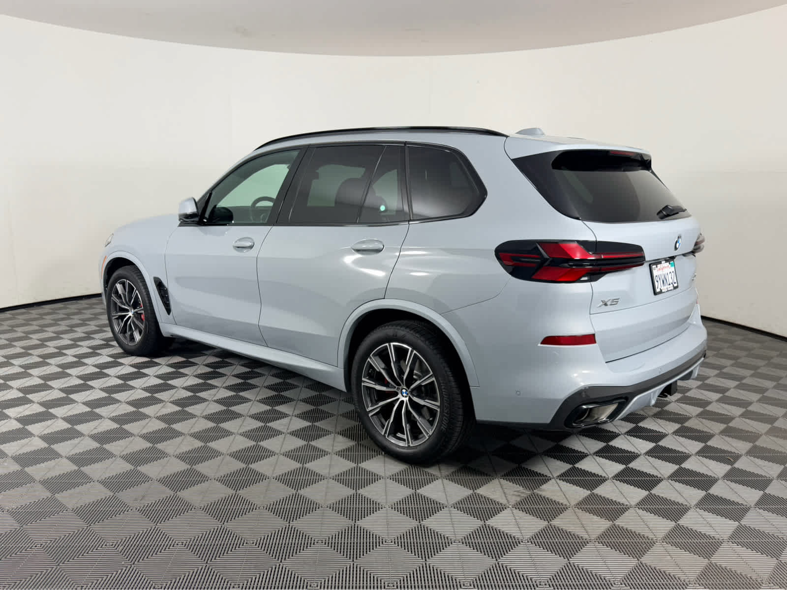 Used 2026 BMW X5 xDrive40i w/ M Sport Package AWD/4WD image 5